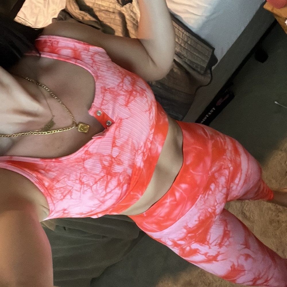 Seamless Bombshell Tie Dye Dupe
